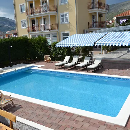 Mary Апартаменты Трогир