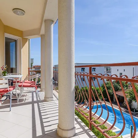 Mary Апартаменты Трогир