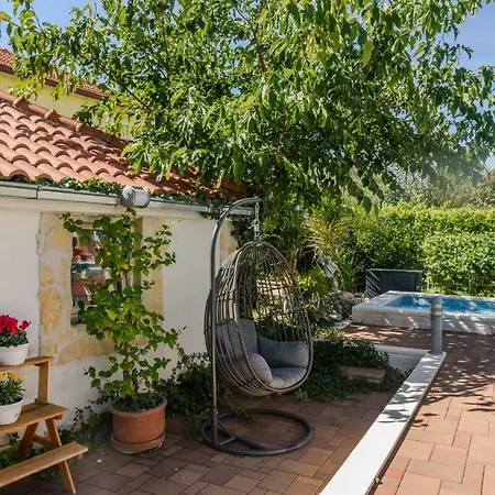 Mary Апартаменты *