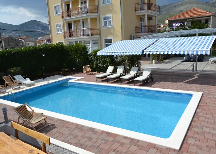 Mary Apartman Trogir