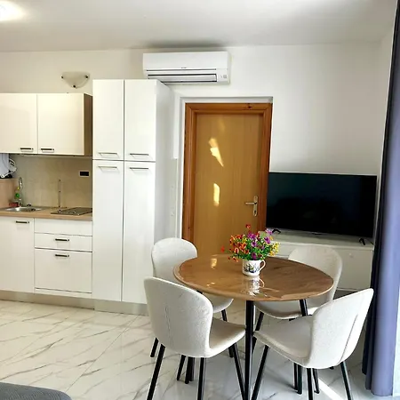 Mary Apartman